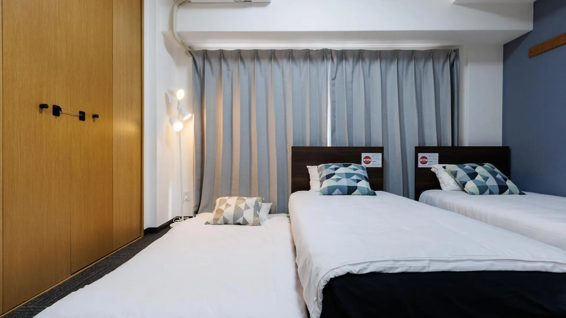 אוסקה Grande Famille Shimanouchi Dotonbori Condo 0*,  יפן